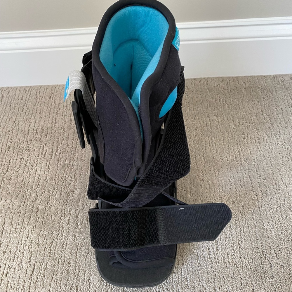 Medical foot brace boot